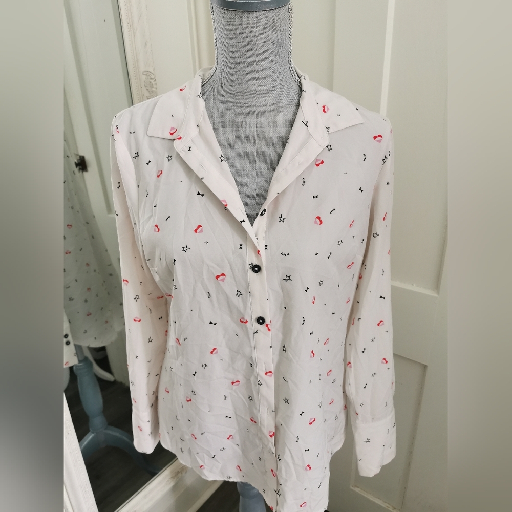 RW & CO Whimsical ❤️ & ⭐, Bows Lightweight Blouse. Size Medium.